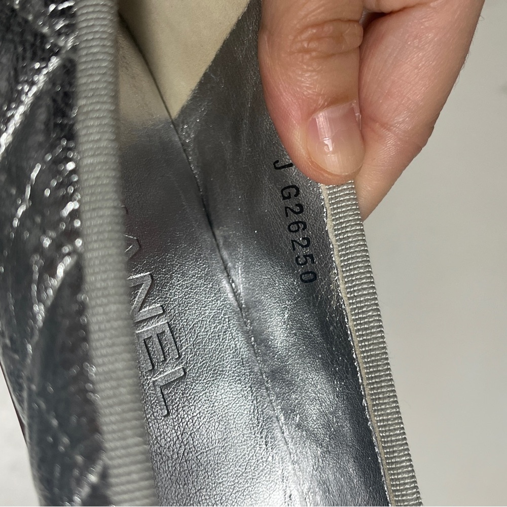 CHANEL Metallic Silver Flats - Picture 8 of 12